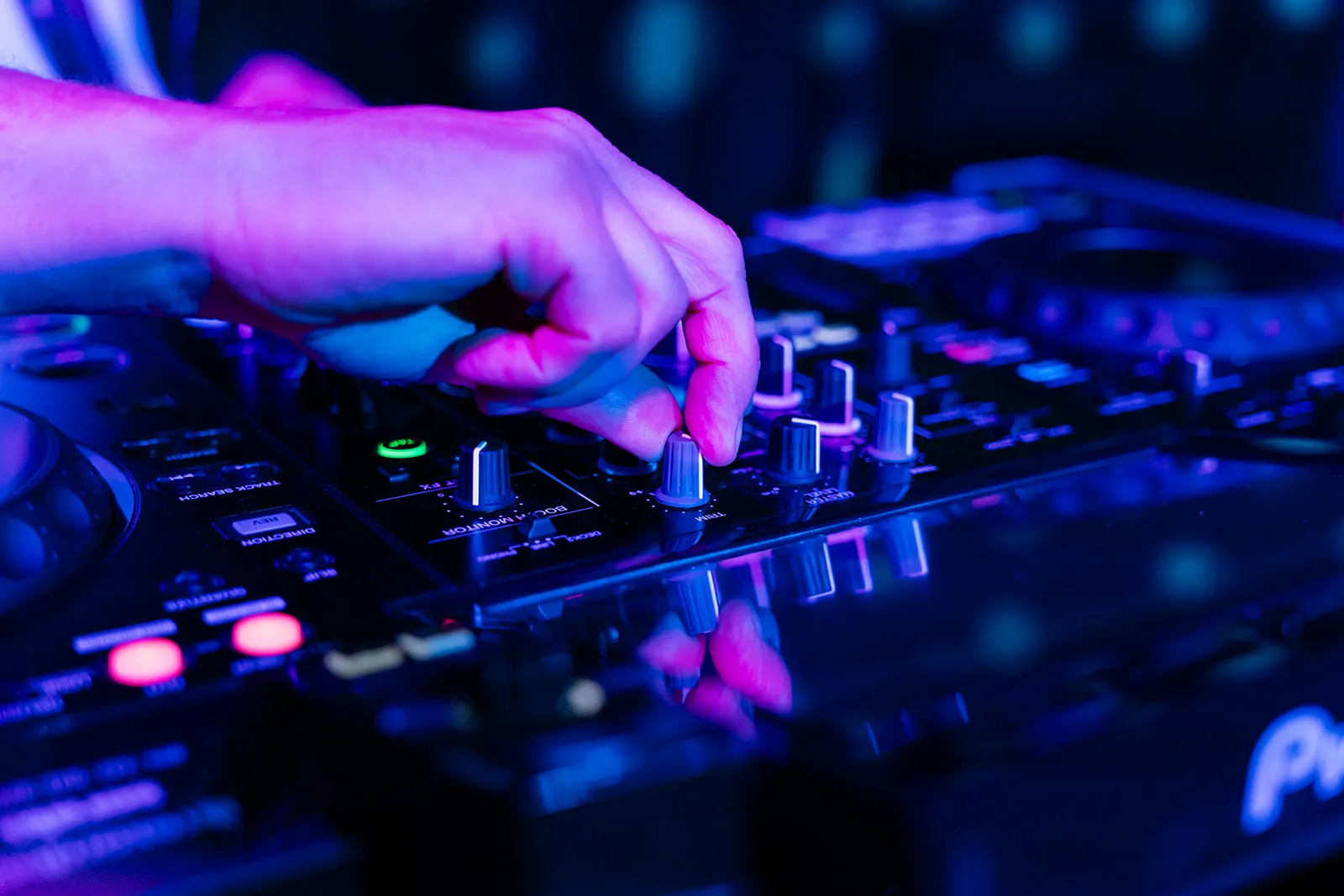 Ian performing at a wedding